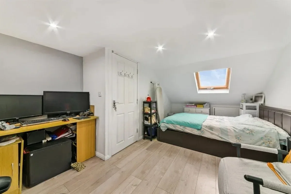 Room Stavordale Road in Greater London