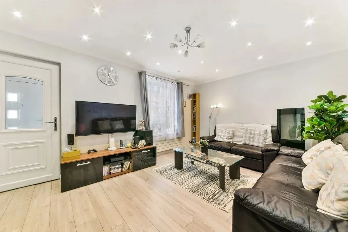 Room Stavordale Road in Greater London