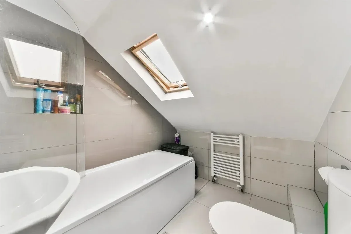 Room Stavordale Road in Greater London