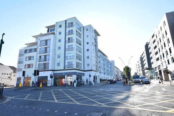 Flat Station Approach in Epsom and Ewell