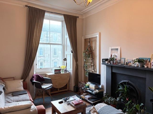 Flat Iona Street in City of Edinburgh
