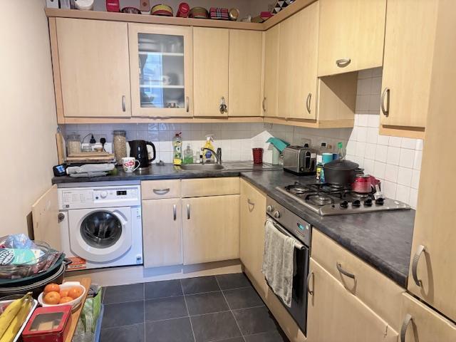Flat Iona Street in City of Edinburgh