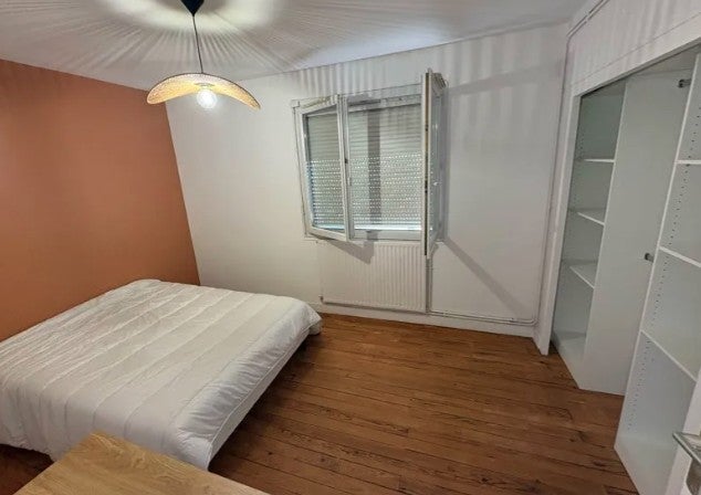 Room Rue des Treilles in Libourne