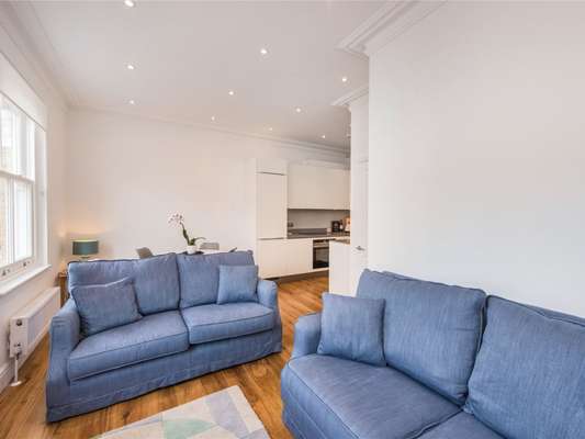 Flat Northcote Road in Greater London