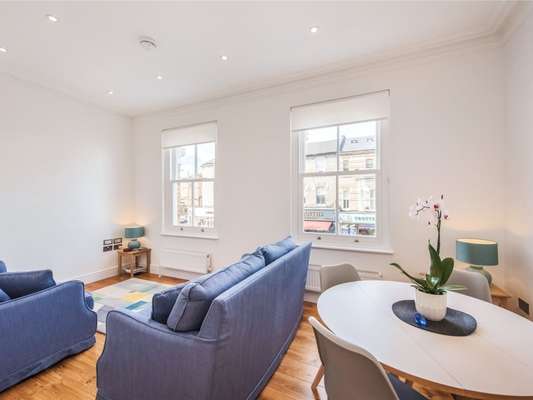 Flat Northcote Road in Greater London