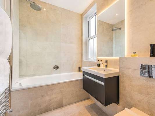 Flat Northcote Road in Greater London
