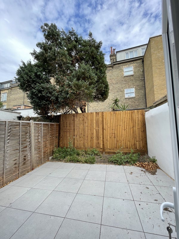 Flat Drayton Park in Greater London
