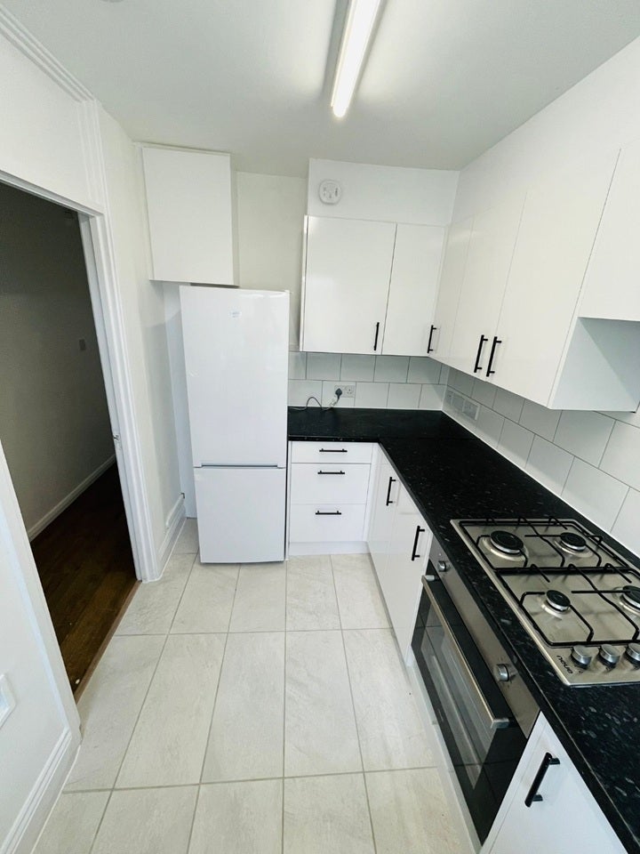 Room Victoria Road in Greater London