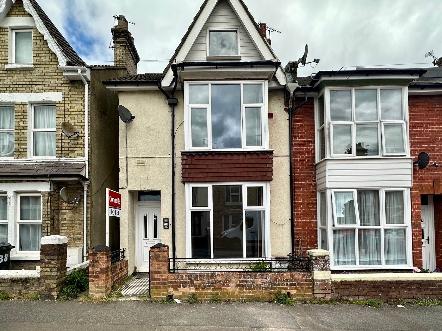 Flat Kent Avenue in Ashford