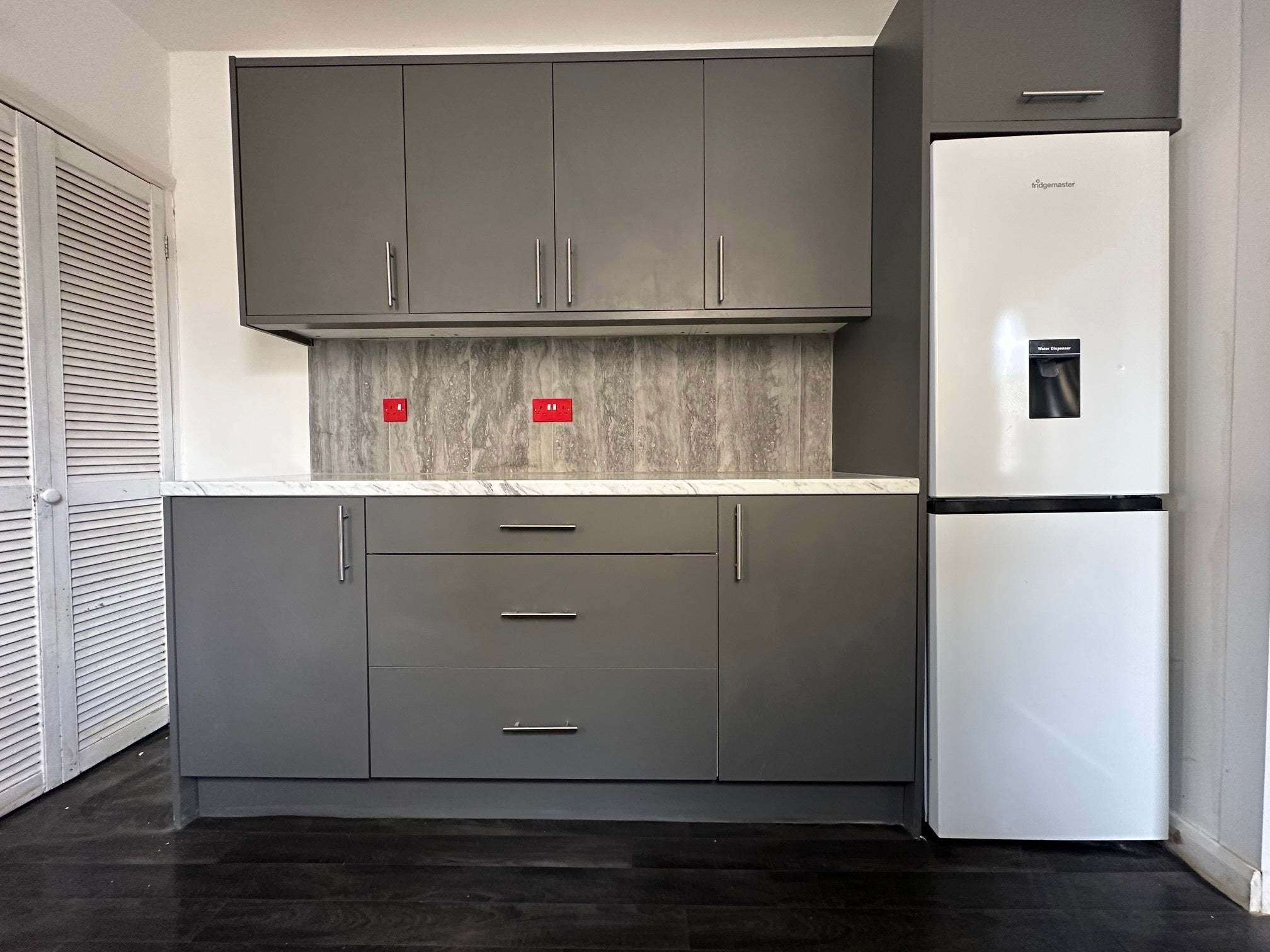 Flat Kent Avenue in Ashford