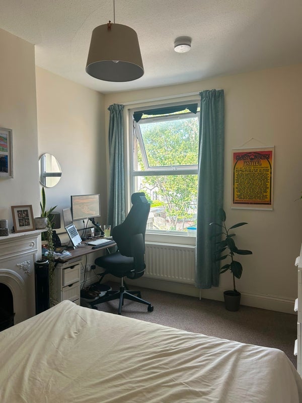 Room Chessel Street in Bristol