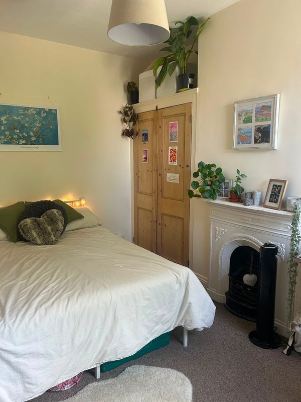 Room Chessel Street in Bristol
