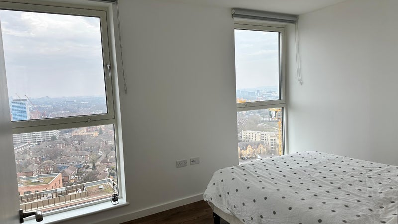 Flat Silvertown Way in Greater London
