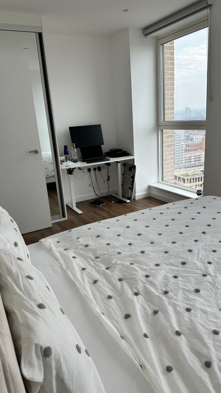Flat Silvertown Way in Greater London