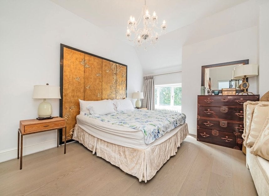 Flat Campden Hill Road in Greater London