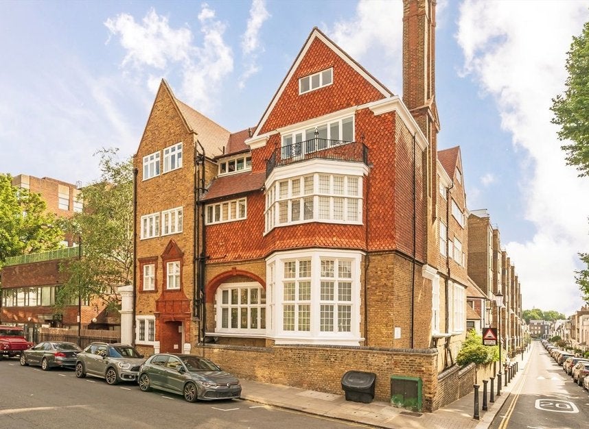 Flat Campden Hill Road in Greater London