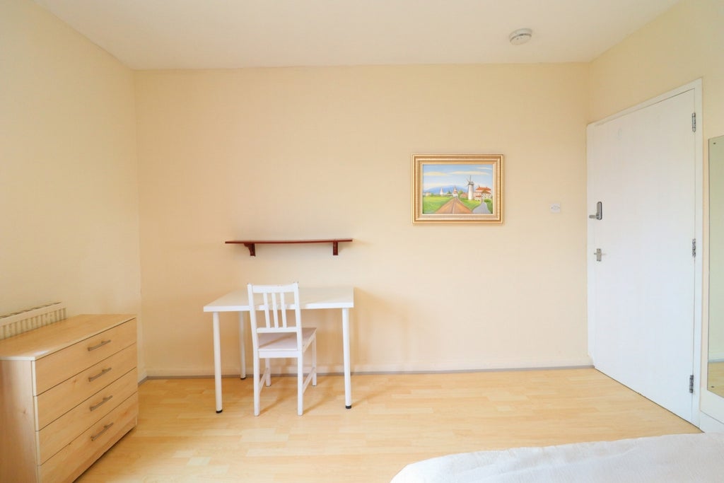 Room Globe Road in Greater London