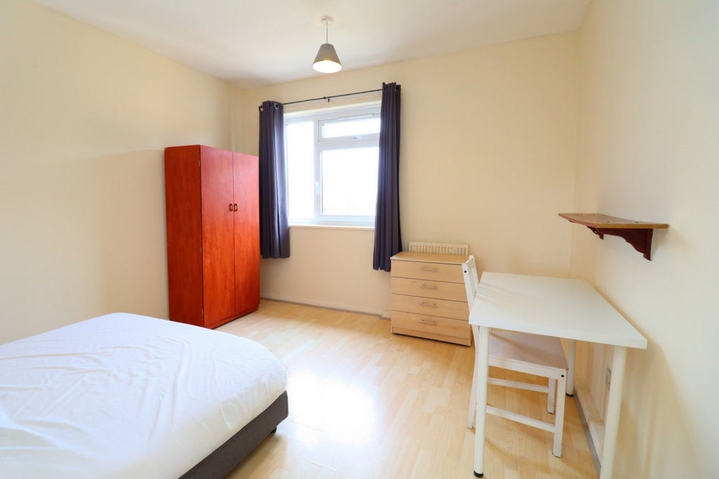 Room Globe Road in Greater London