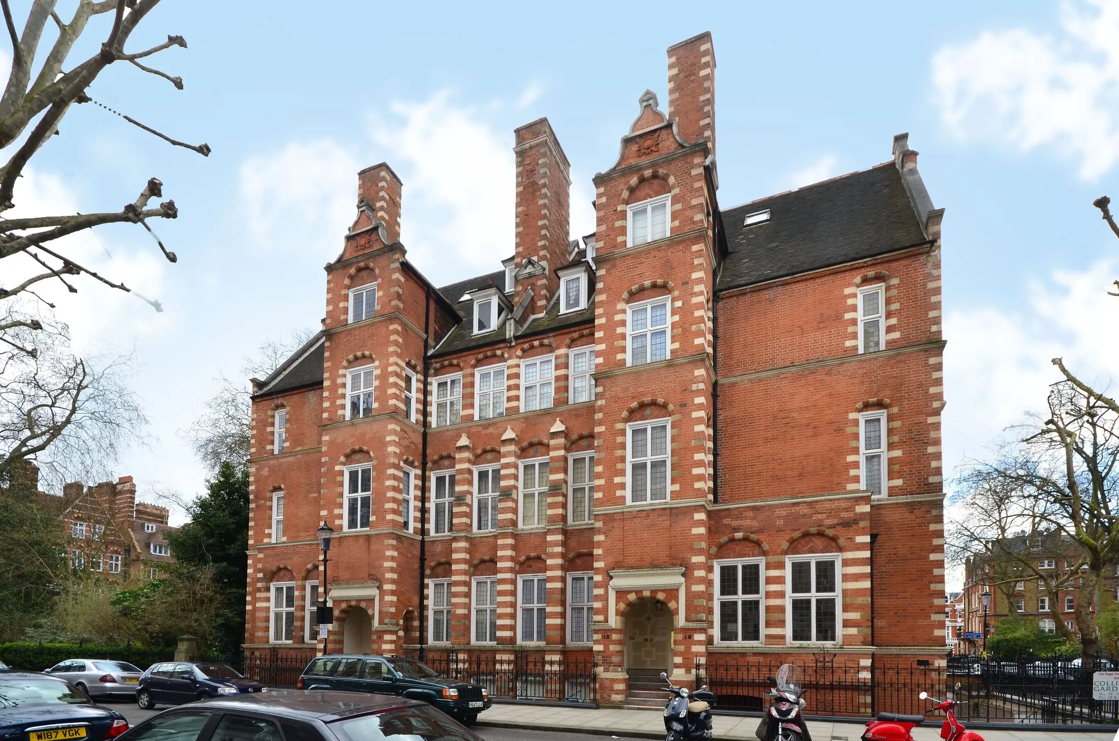 Flat Collingham Gardens in Greater London