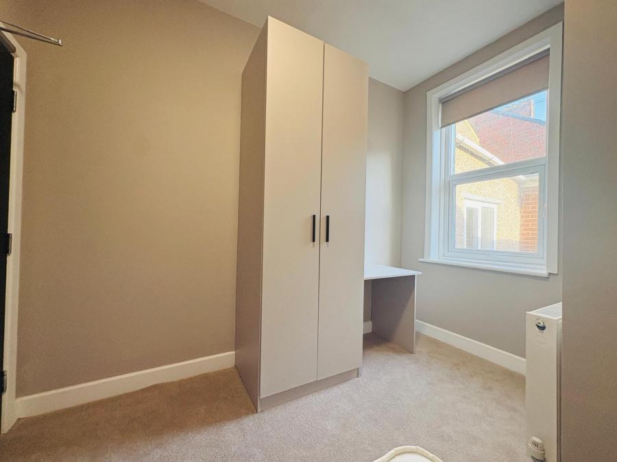 Room Sunderland Road in Gateshead