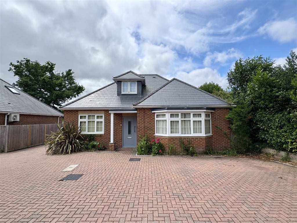 House Woolsbridge Road in St Leonards