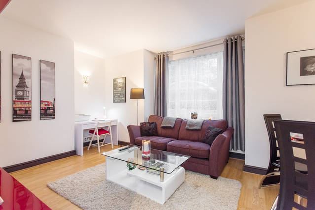Flat Pembridge Villas in Greater London
