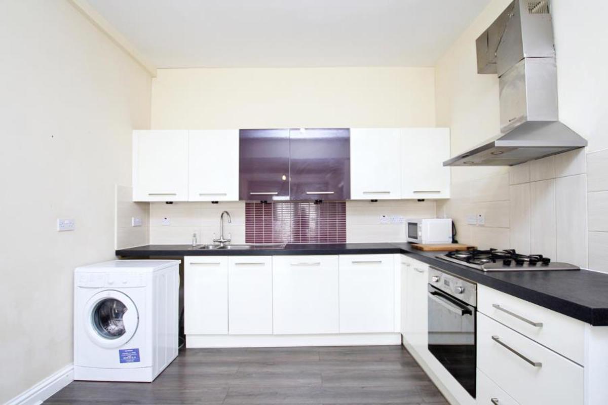 Flat Gloucester Road in Bristol