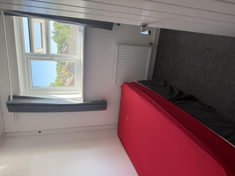 Room Seaford Road in Crawley