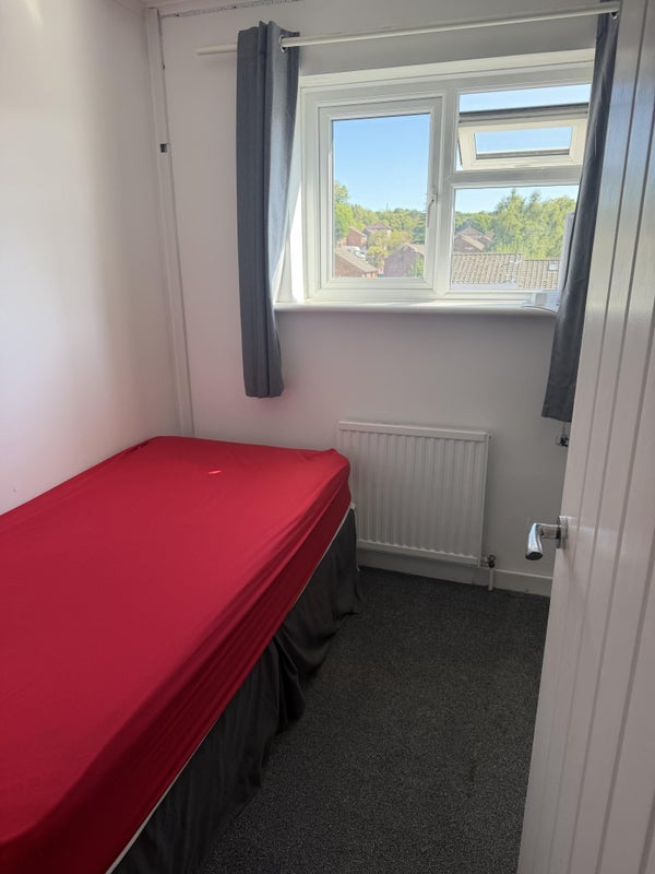 Room Seaford Road in Crawley