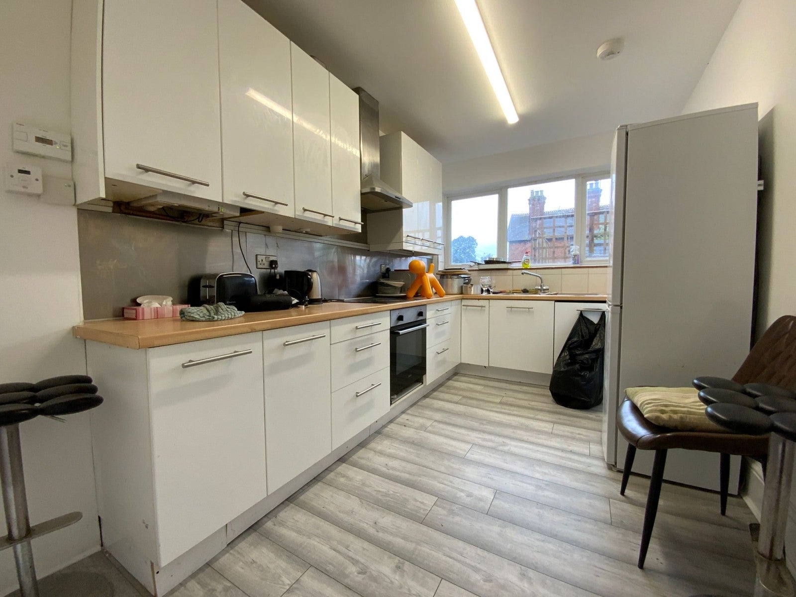 Room Station Hill in Cookham Rise