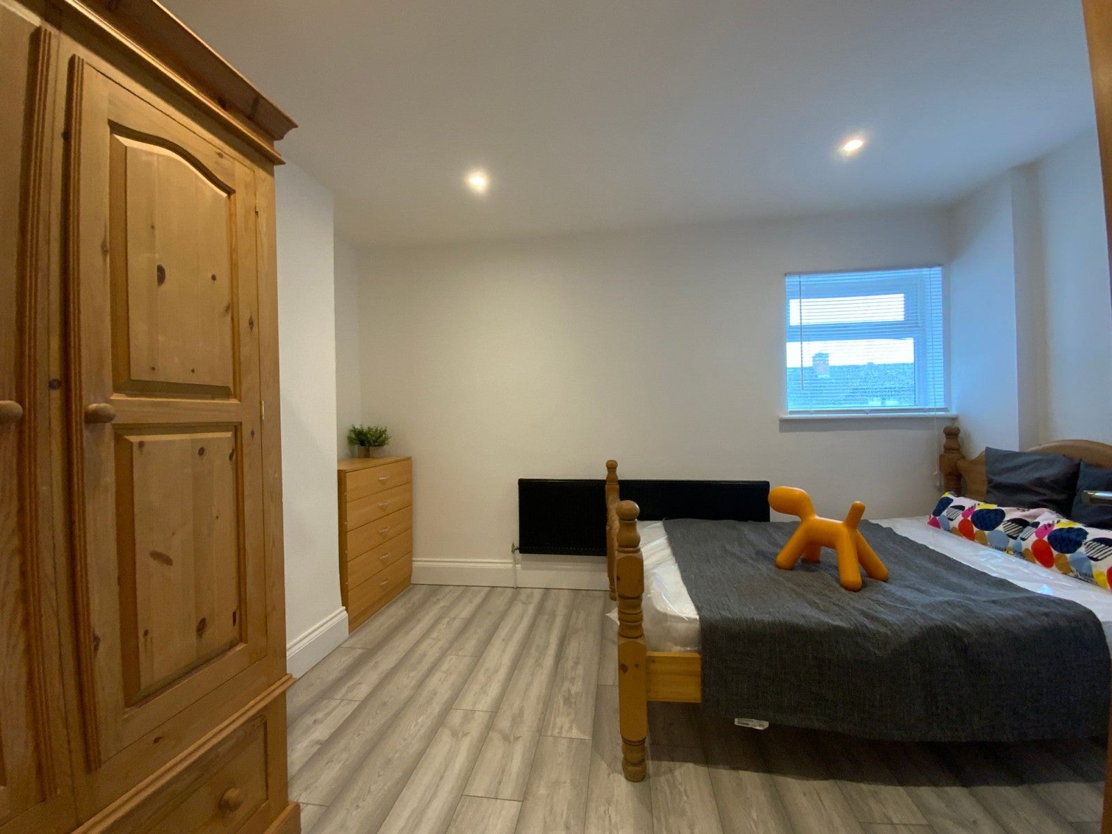 Room Station Hill in Cookham Rise