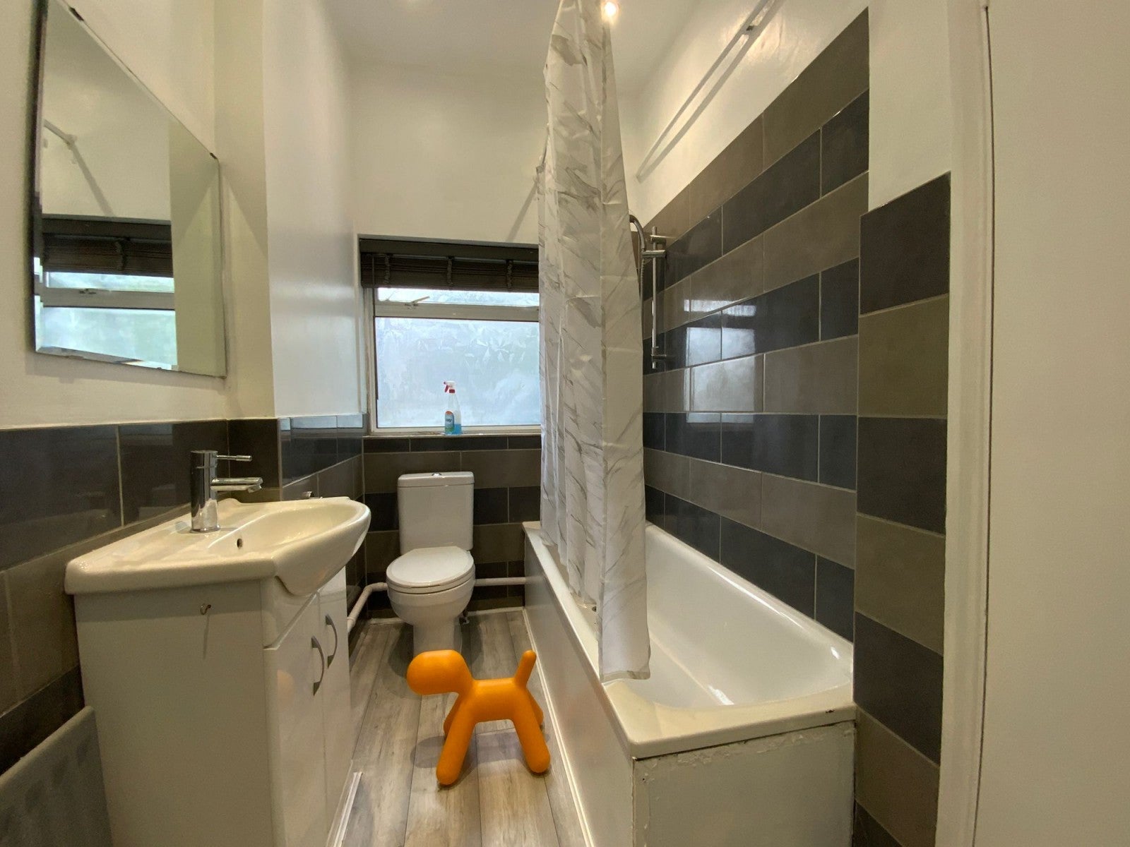 Room Station Hill in Cookham Rise