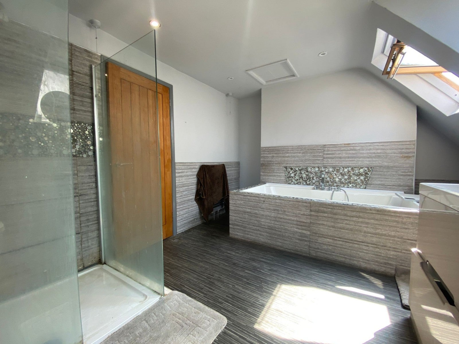 Room Station Hill in Cookham Rise