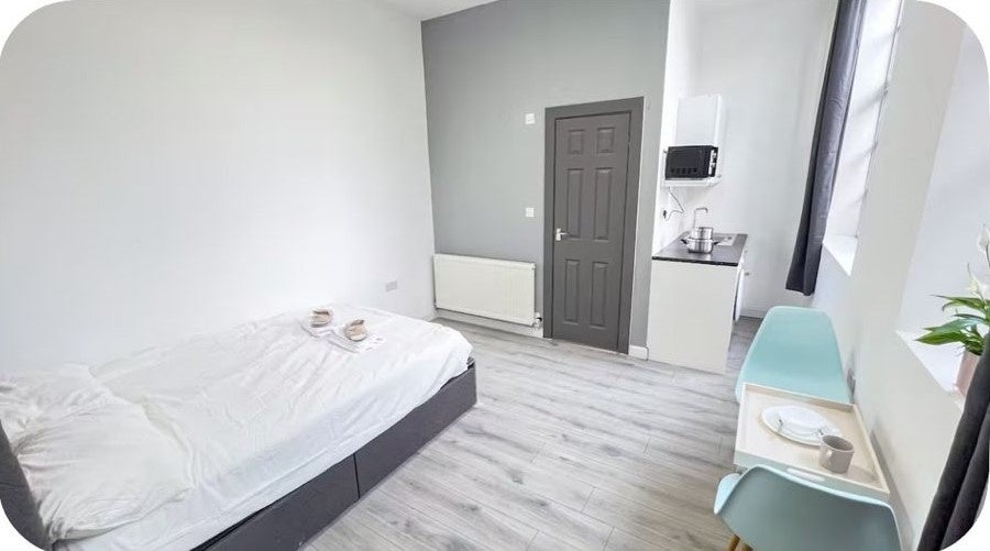 Flat Whitchurch Lane in Greater London