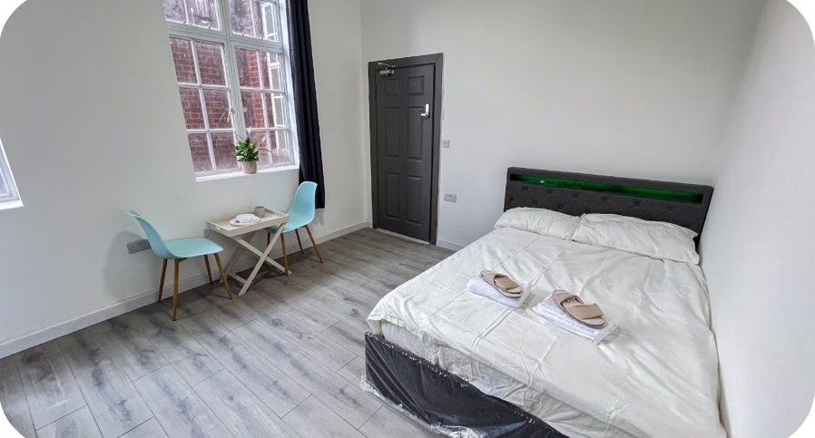 Flat Whitchurch Lane in Greater London