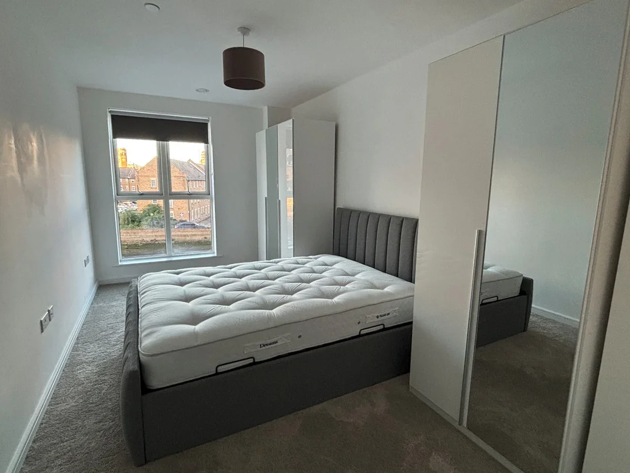 Flat Fleet Road in Greater London