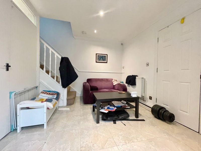 Flat Gunwhale Close in Greater London
