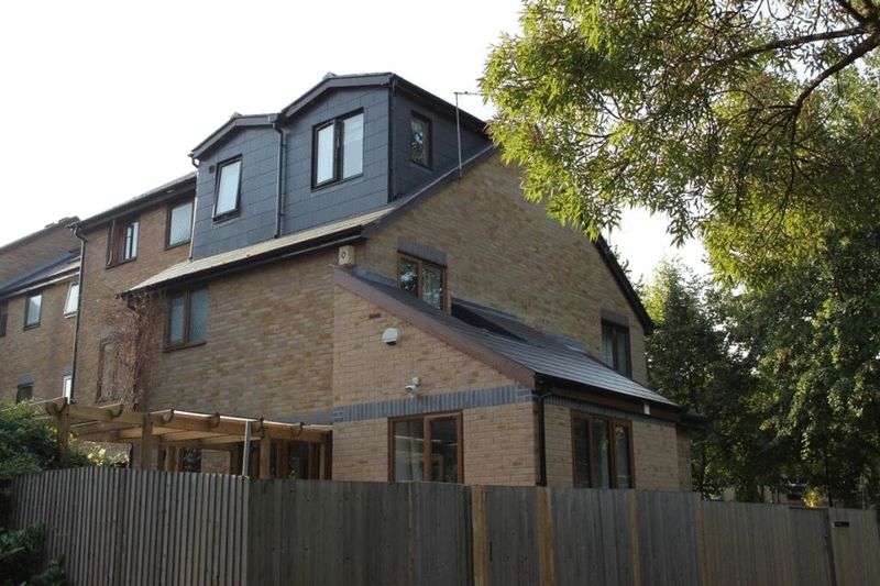 Flat Gunwhale Close in Greater London