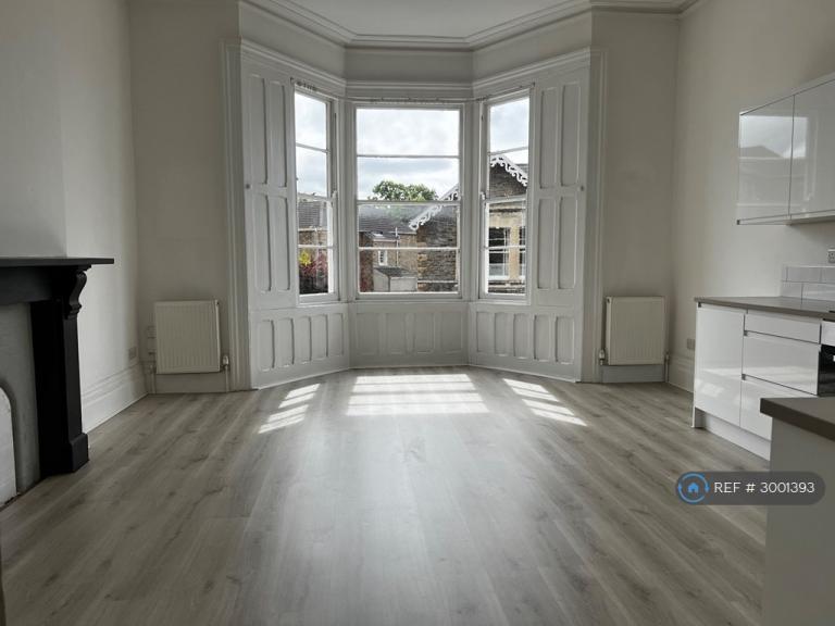 Flat Alexandra Road in Clevedon