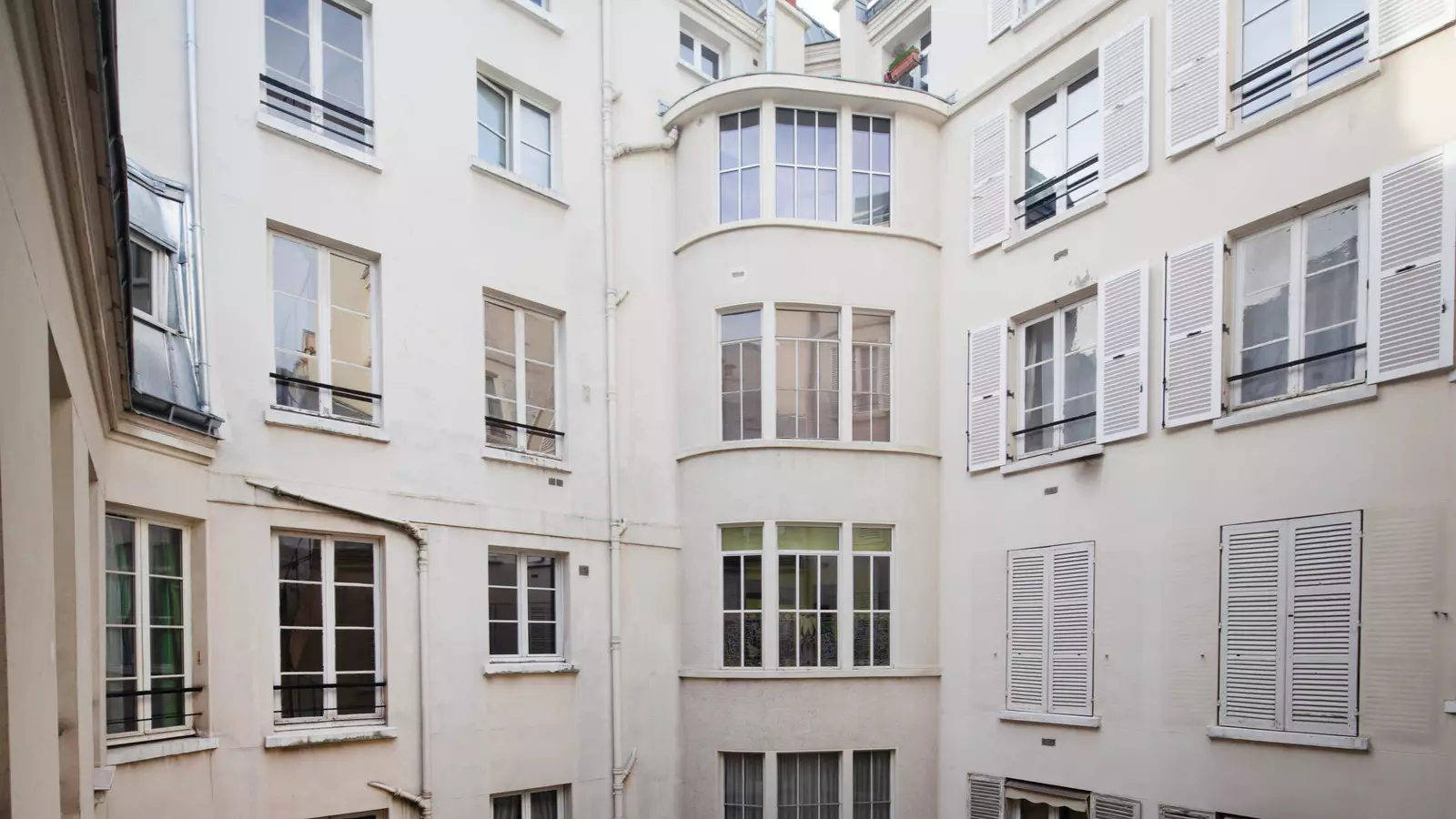Flat Rue Cambon in Paris
