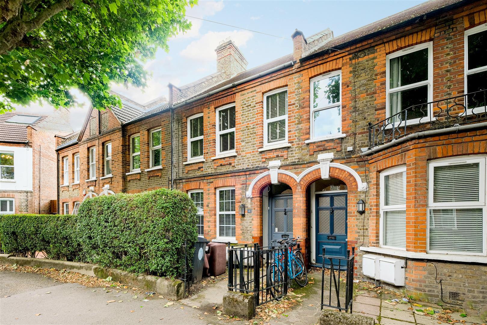Flat Hawarden Road in Greater London