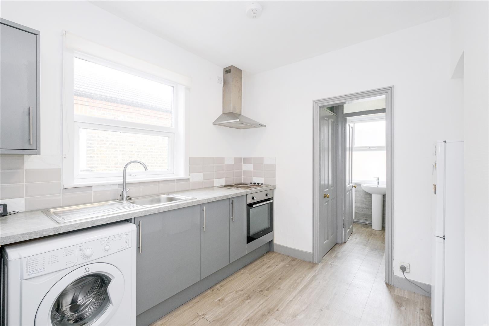 Flat Hawarden Road in Greater London