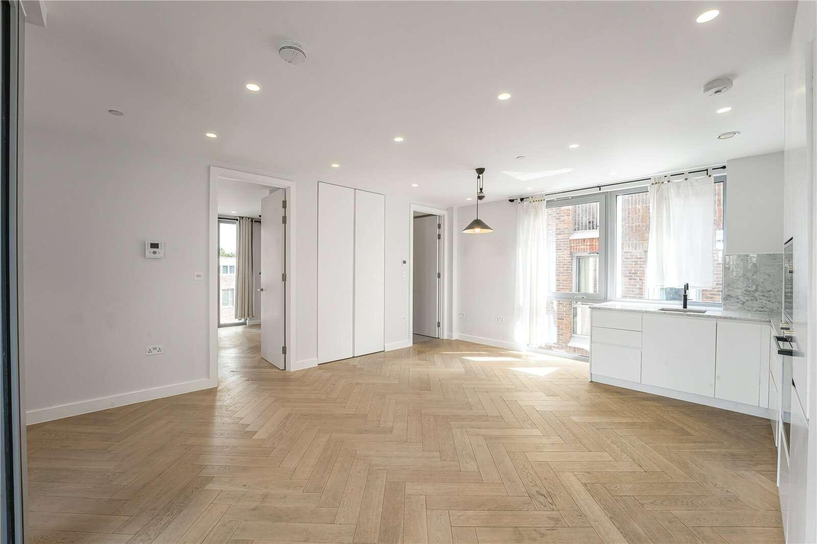 Flat Maple Path in Greater London