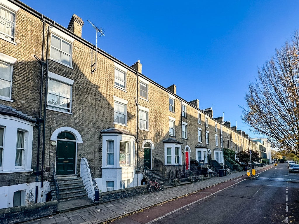 Room Hills Road in Cambridge