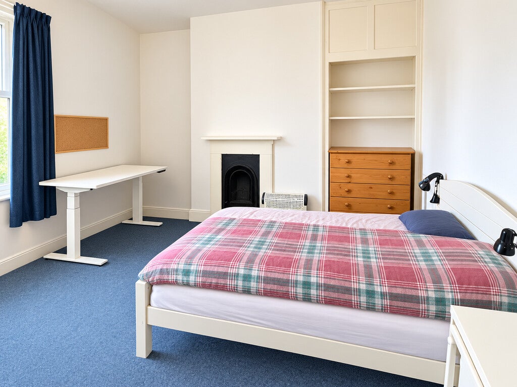 Room Hills Road in Cambridge