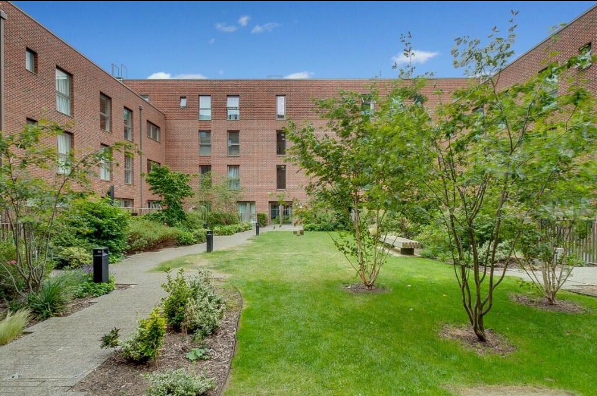 Flat Harrow View in Greater London