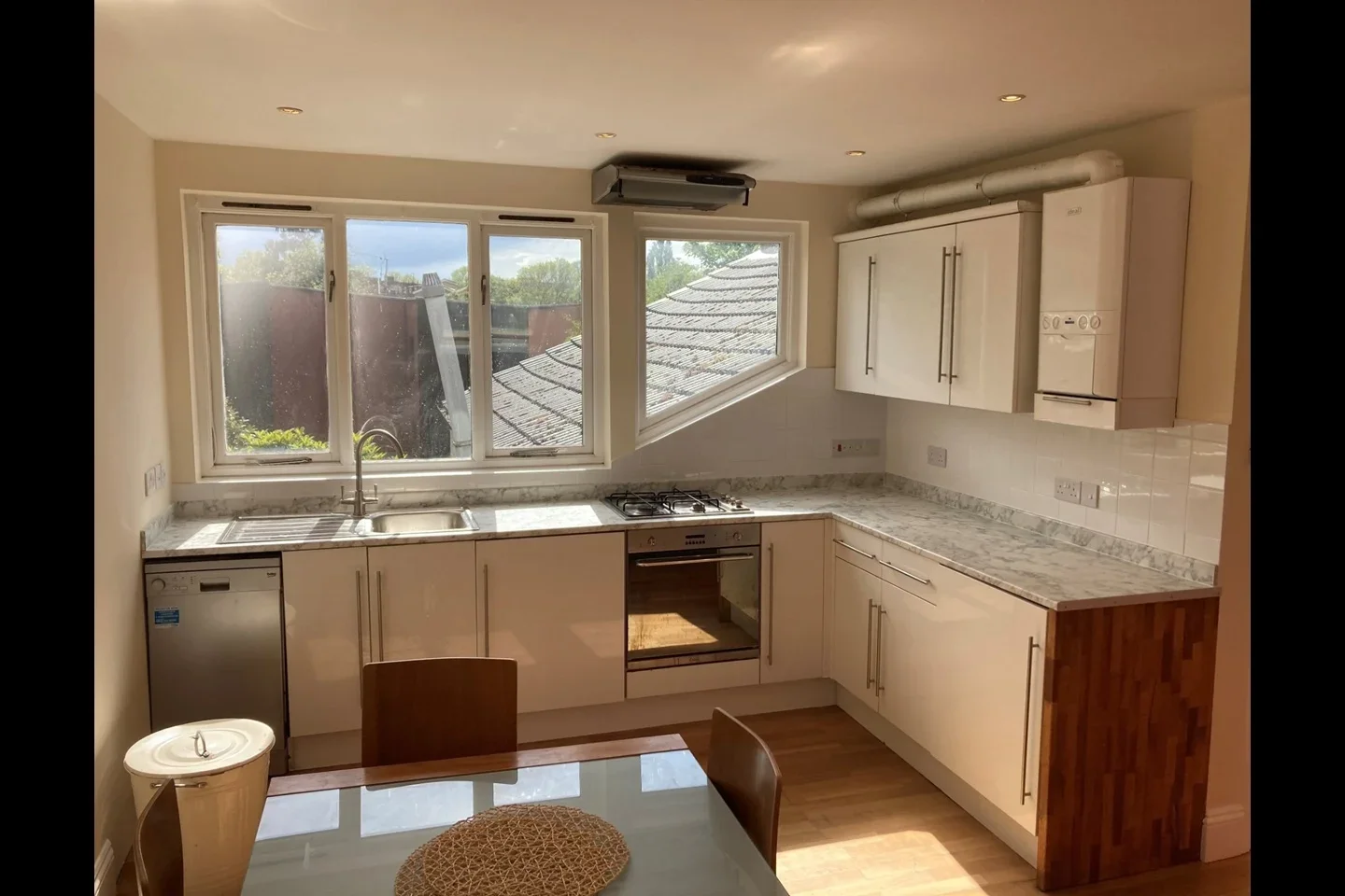 Flat Dalberg Road in Greater London