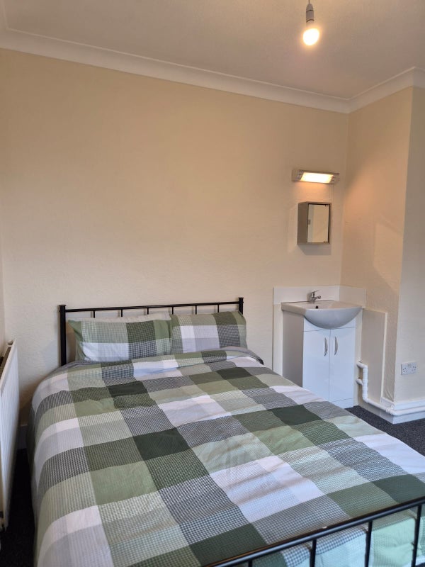Room Springfield Park Avenue in Chelmsford
