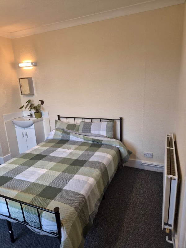 Room Springfield Park Avenue in Chelmsford