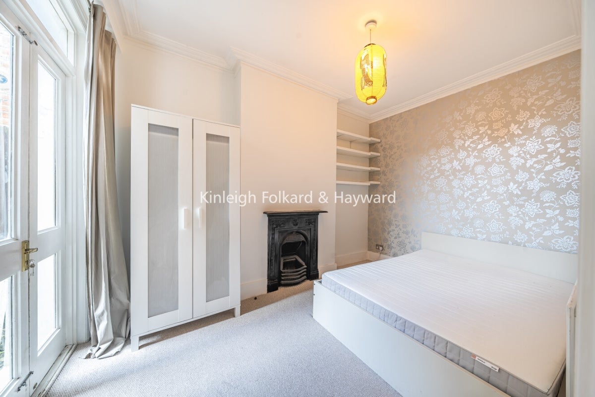 Flat Gilbey Road in Greater London